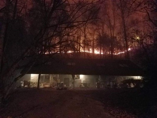 Sube a 10 el número de muertos en el incendio en Tennessee