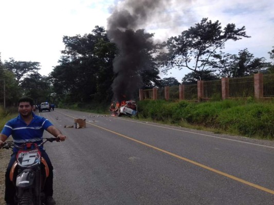 Incendian un vehículo de la EEH en Azacualpa, Santa Bárbara