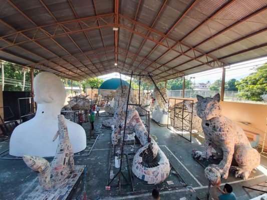 Casi listas para brillar ingeniosas chimeneas gigantes de Trinidad, Santa Bárbara