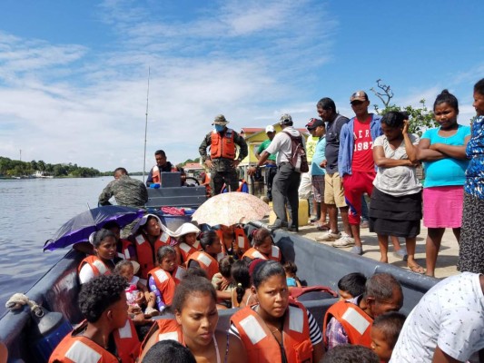 Continúan evacuaciones y entrega de ayuda a damnificados por Iota