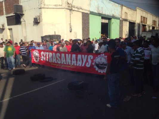 Empleados del Sanaa protestan en Comayagüela