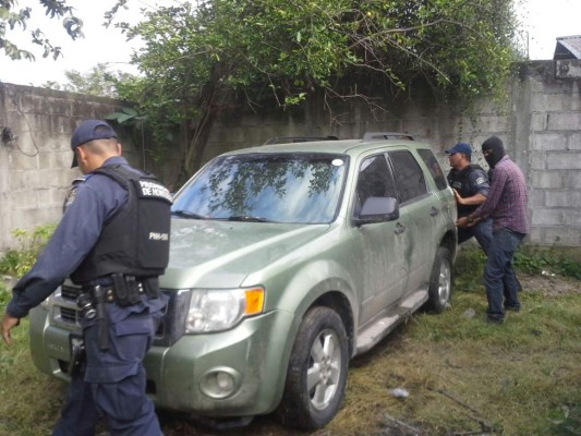 Hallan vehículo robado al periodista Jesús Vélez Banegas