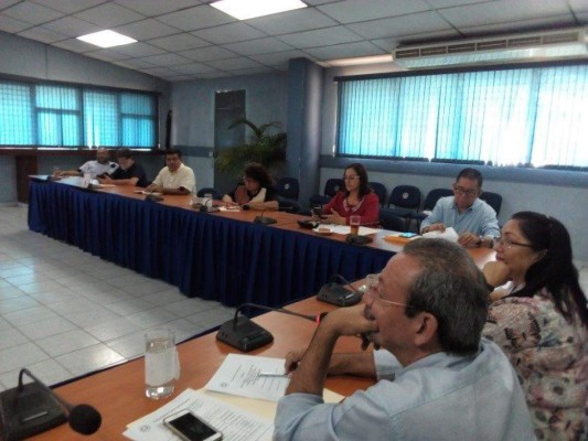 Diputados del istmo piden a Trump reconsiderar retiro de ayuda