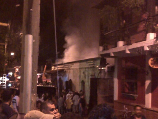 Incendio consume tres puestos de artesanías en Copán Ruinas