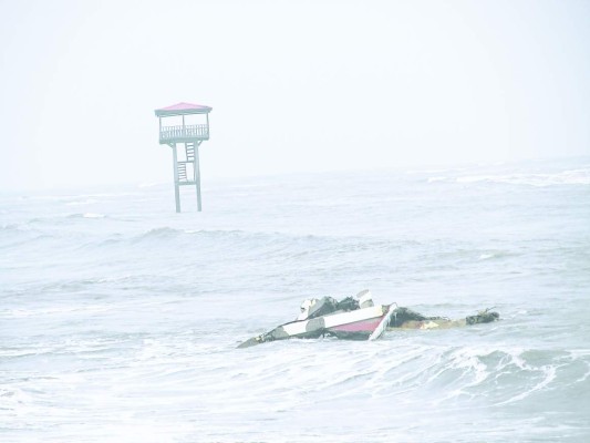 Marejadas dejan destrucción en la zona sur