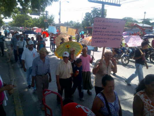 Patronatos de Honduras marchan por bulevares de San Pedro Sula