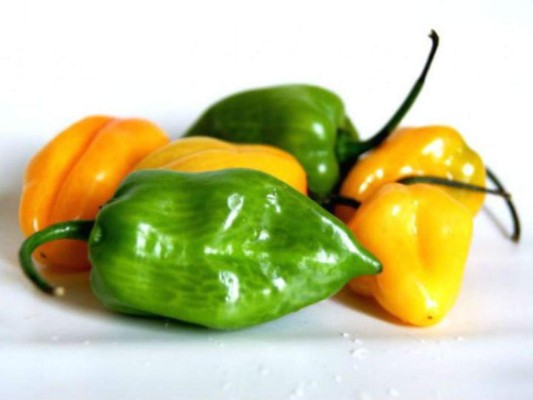 Deles sabor a sus comidas con un chutney de chile habanero