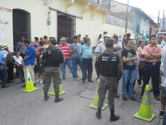 Acusados de asesinato de Miss Honduras y su hermana llegan a audiencia