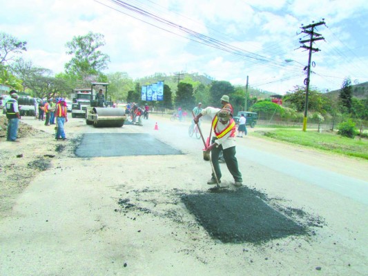 Concluye bacheo de la carretera CA-6