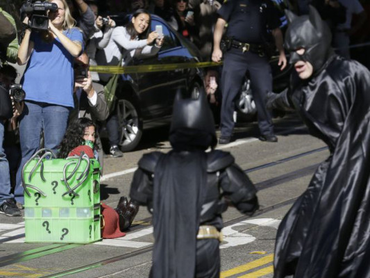 Niño con cáncer cumple su sueño de ser Batman por un día