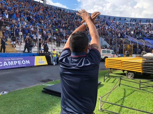 Amado Guevara saludó a la afición del Motagua.