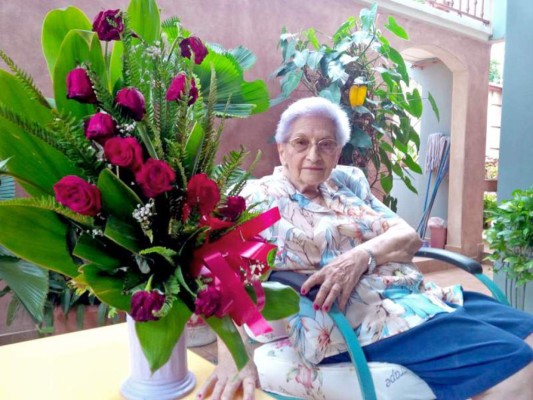 Fallece la dama sampedrana Amelia Larach de Chehade