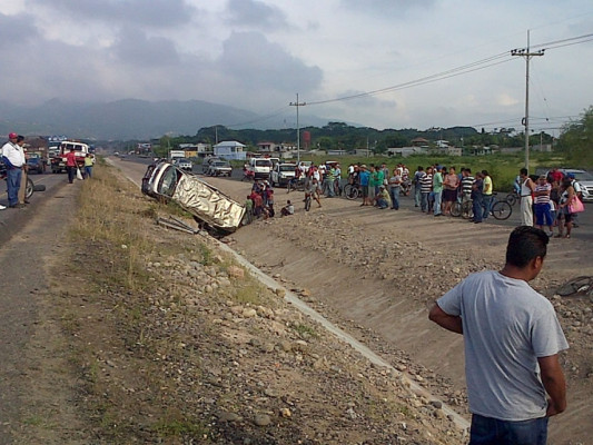 Un muerto y diez heridos deja accidente al norte de Honduras