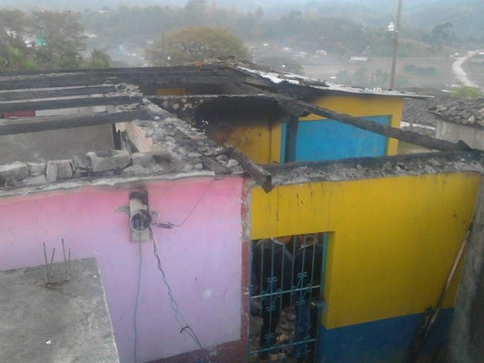 Pobladores incendian patrulla y posta policial en Lempira