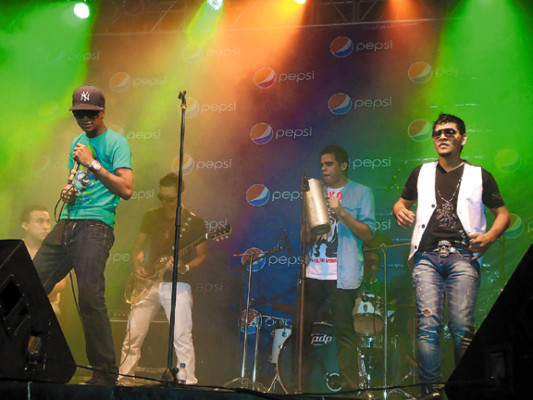 Miles asisten al Verano Fest 2011 de Power