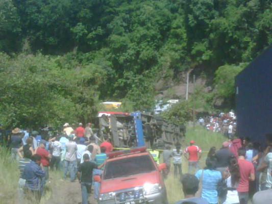 Honduras: 10 muertos al accidentarse bus procedente de El Salvador