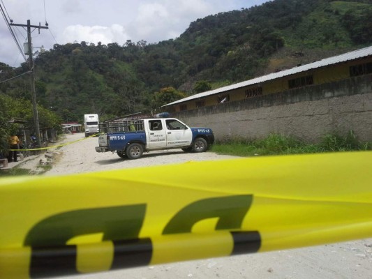 Lo ultiman frente a una escuela en Choloma, Cortés