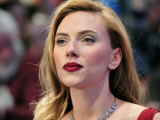 Scarlett Johansson demanda a Disney