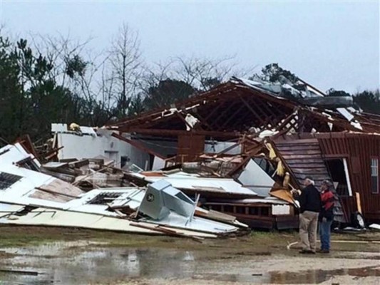 Tres potentes tornados causaron destrozos en la Florida
