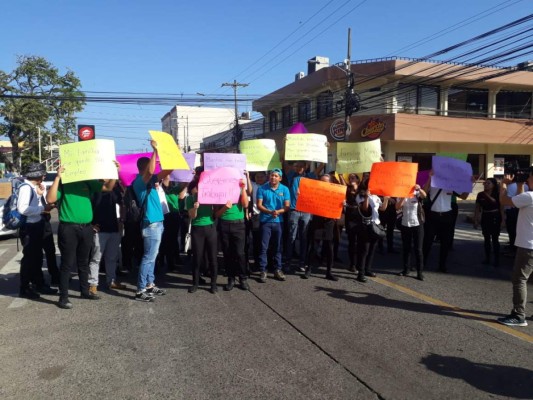 Empleados de Mangys piden al gobierno no cerrar su fuente de trabajo