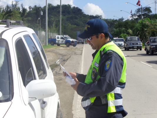 Más de 21 mil licencias decomisadas en 2013 en el departamento de Cortés