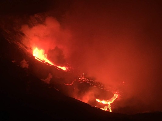 Volcán Kilauea de Hawái entra en erupción tras registrarse varios sismos