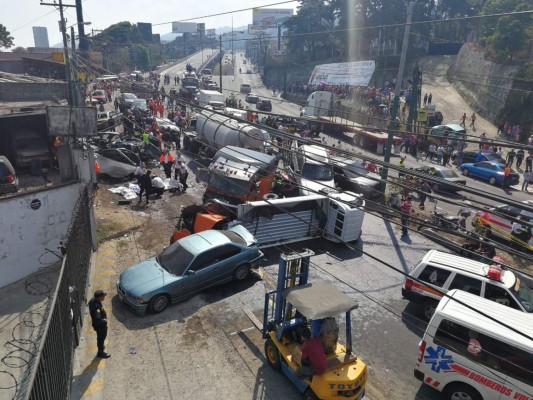 Múltiple colisión deja seis muertos en Guatemala