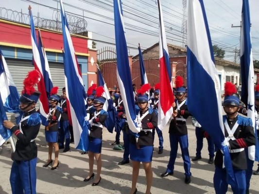 Siguatepeque. Un grupo de abanderados durante los defiles de hoy conmemorando el 197 Aniversario de Independencia patria.