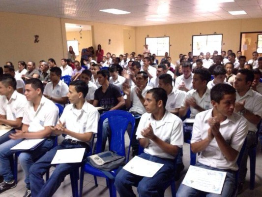 Con cursos en línea capacitan a sampedranos
