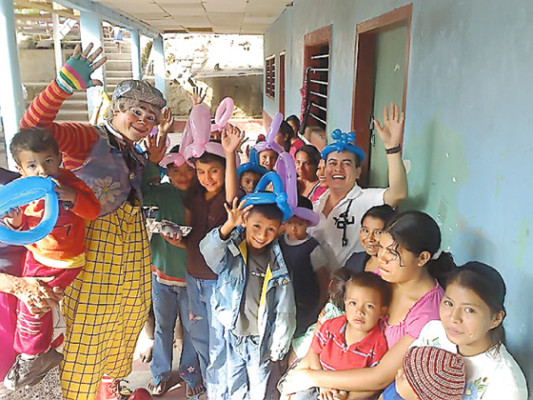 Jóvenes se unen para servir a los necesitados
