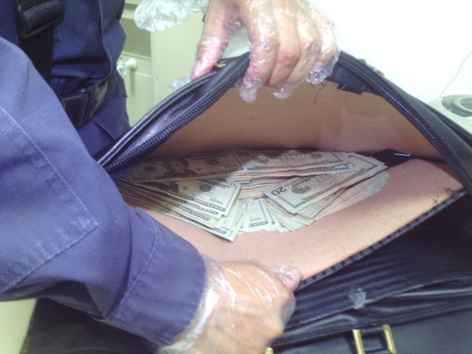 Detienen a colombiano en aeropuerto Ramón Villeda