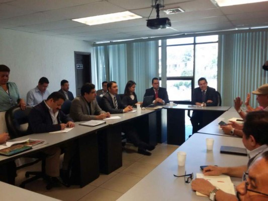 Fijan salario mínimo en Honduras tras maratónica reunión