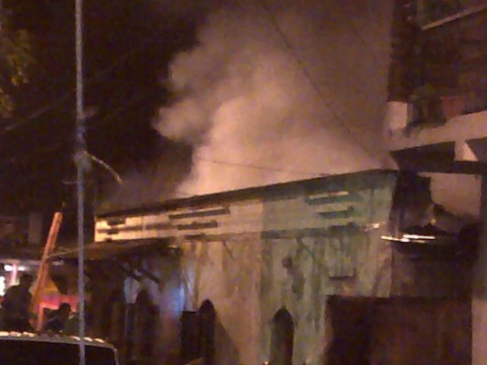 Incendio consume tres puestos de artesanías en Copán Ruinas