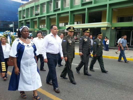 Fervor en desfile de fuerzas vivas en San Pedro Sula