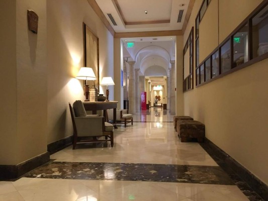 Video: Tranquilidad en el hotel donde se hospeda Ronaldinho