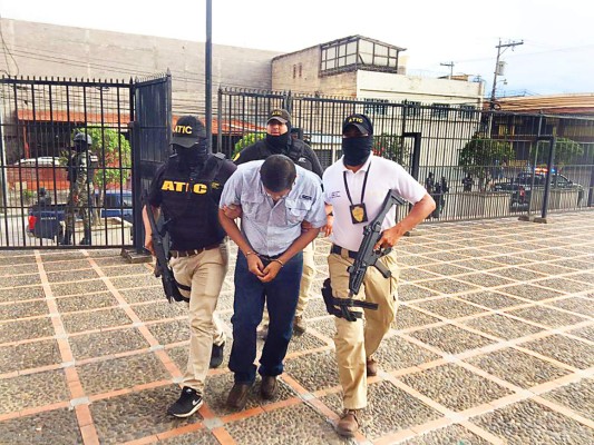 Capturan a exjefe policial por lavado de activos