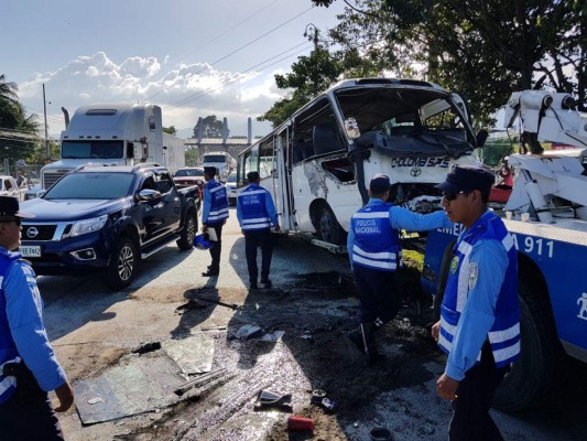 Accidente entre bus y pick up deja 11 heridos en San Pedro Sula