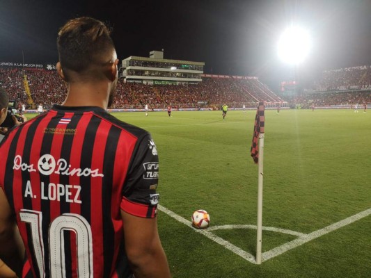 Alajuelense y Saprissa empataron en final de infarto en Costa Rica