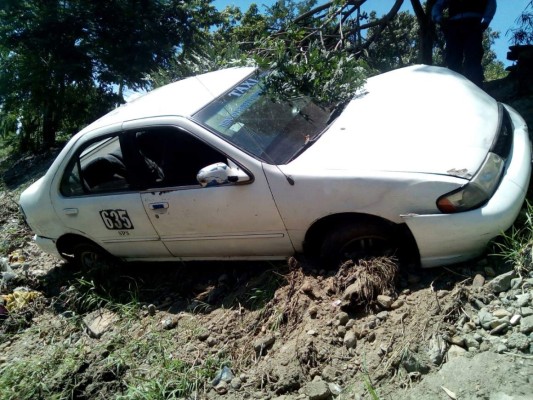 Vecinos propinan golpiza a supuesto robacarros
