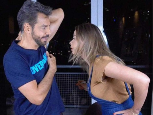 Eugenio Derbez y Lipstickfables interactúan en divertido video