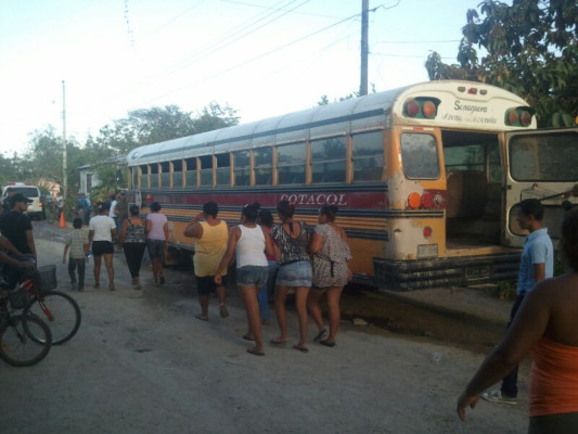 Asesinan a un padre y su hijo dentro de bus en Sonaguera, Colón