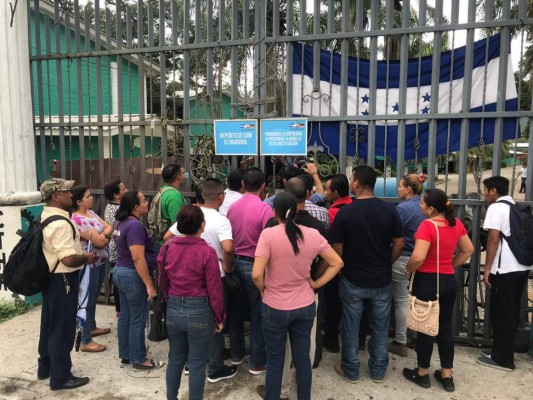 Padres confrontados por protesta de estudiantes en el Técnico Alemán