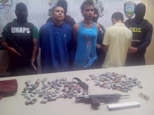 Decomisan ametralladora a tres jóvenes en Tegucigalpa