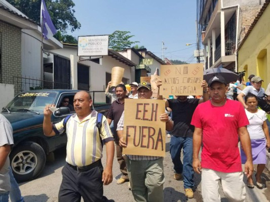 En Santa Bárbara protestan por cambio de contadores de EEH