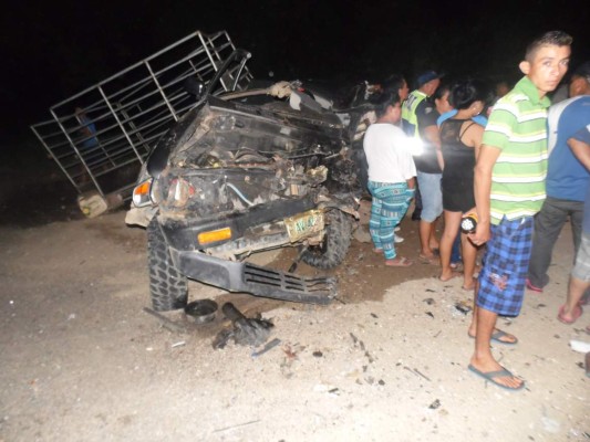Choque de carros deja dos muertos en Yoro