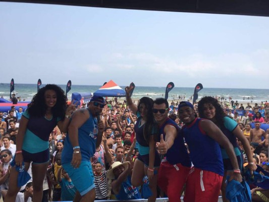 Hondureños disfrutan las playas de Puerto Cortés y Omoa