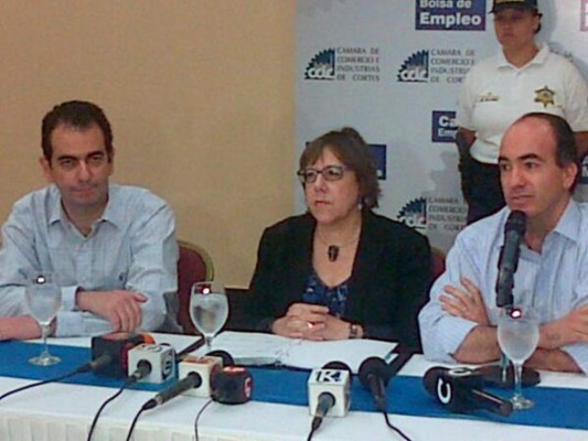 Embajadora de EUA llama a generar energía limpia en Honduras