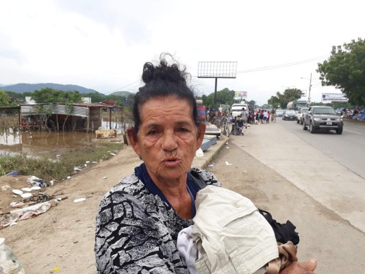 Imploran ayuda tras regresar a sus casas y comprobar que perdieron todo