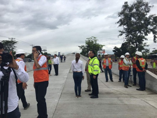 Habilitan puente a desnivel del sector Santa Marta