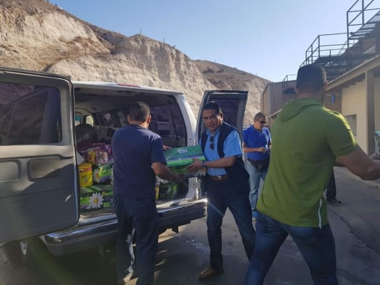 Empresarios hondureños y mexicanos donan víveres a migrantes